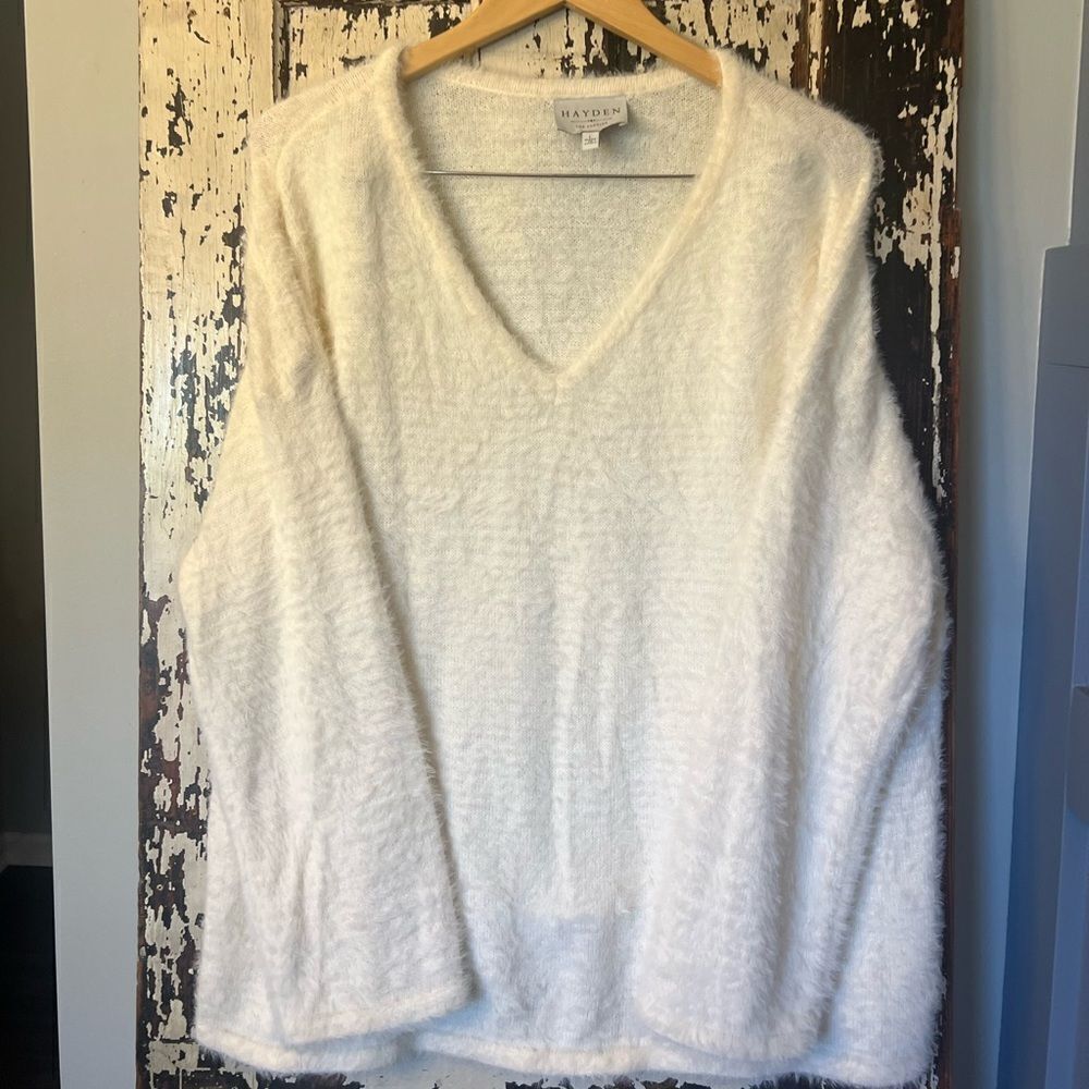 Hayden Los Angeles white oversized soft dreamy sweater. Size XL.